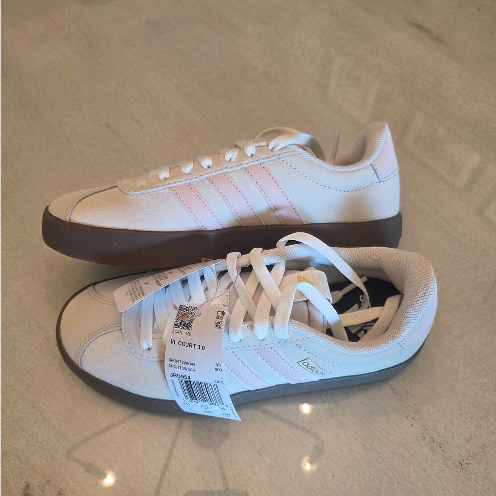 NIB Adidas VL Court 3.0 Off White/ Wonder Quartz/Gold Metallic SZ 5